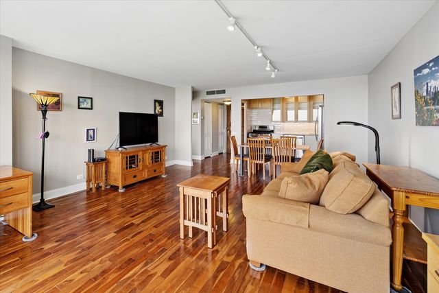 3470 N Lake Shore Drive 14B, Chicago, IL 60657