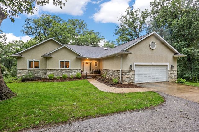 4020 Riverview Lane NE, Iowa City, IA 52240