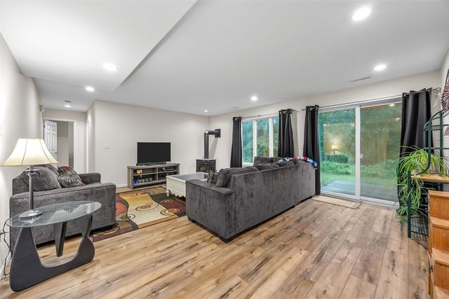 4020 Riverview Lane NE, Iowa City, IA 52240