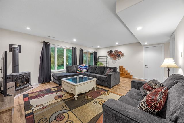4020 Riverview Lane NE, Iowa City, IA 52240