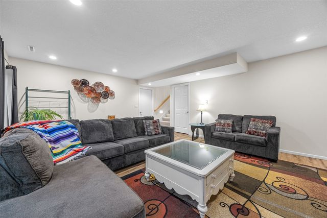 4020 Riverview Lane NE, Iowa City, IA 52240