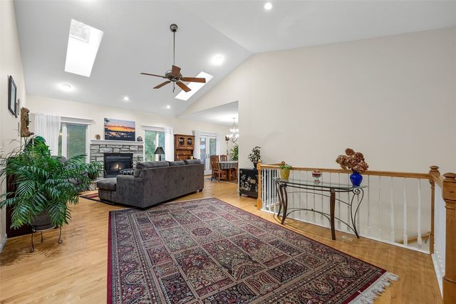 4020 Riverview Lane NE, Iowa City, IA 52240