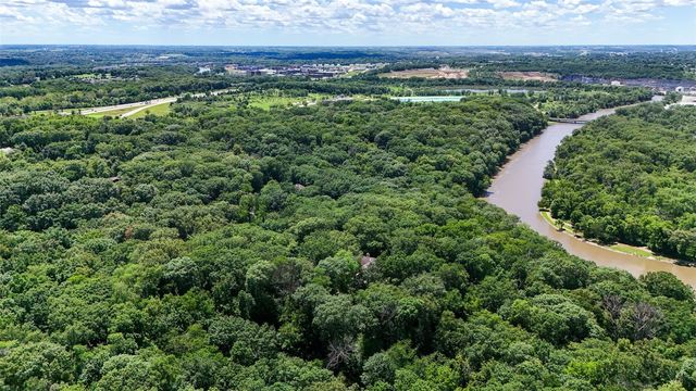 4020 Riverview Lane NE, Iowa City, IA 52240