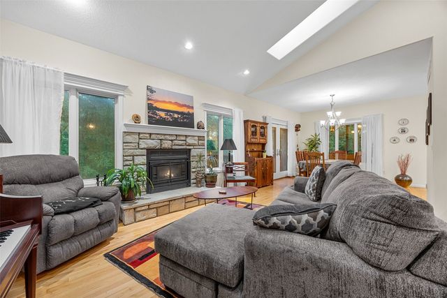 4020 Riverview Lane NE, Iowa City, IA 52240