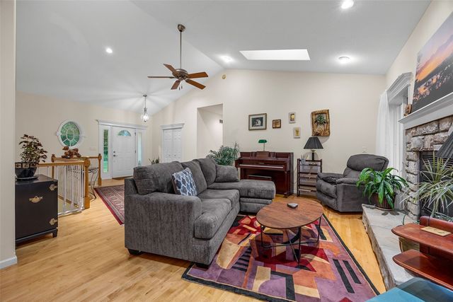 4020 Riverview Lane NE, Iowa City, IA 52240