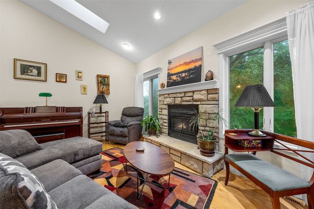 4020 Riverview Lane NE, Iowa City, IA 52240