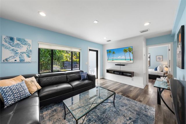 3134 Carter St, Miami, FL 33133