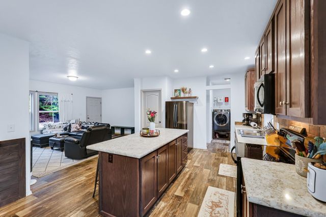 1722 Coyote Trl, Newport, WA 99156