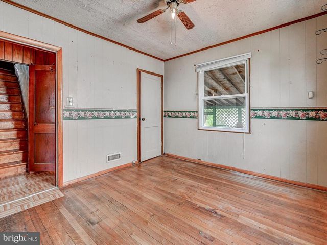 1700 LESLIE RD, Dundalk, MD 21222