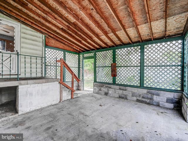 1700 LESLIE RD, Dundalk, MD 21222