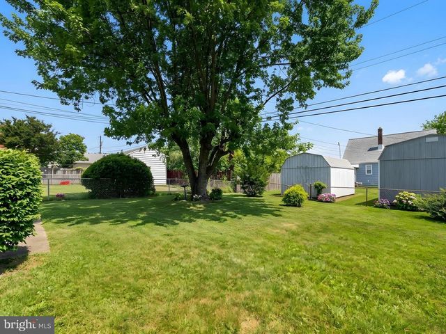 1700 LESLIE RD, Dundalk, MD 21222