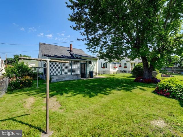 1700 LESLIE RD, Dundalk, MD 21222