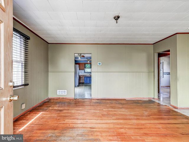 1700 LESLIE RD, Dundalk, MD 21222