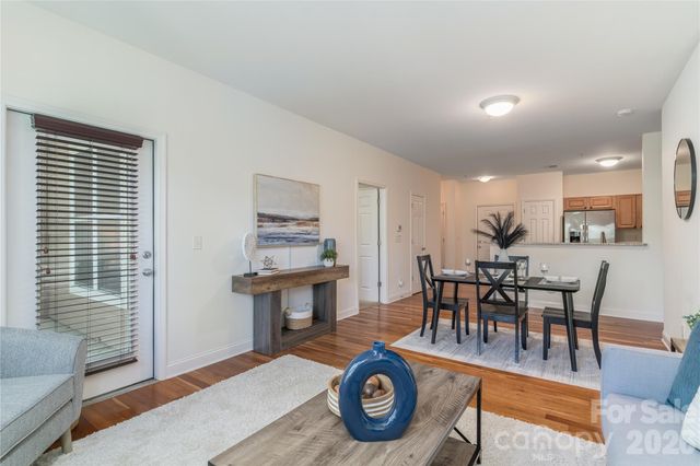 1000 E Woodlawn Road 217, Charlotte, NC 28209