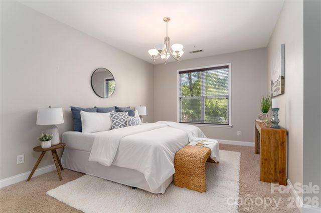 1000 E Woodlawn Road 217, Charlotte, NC 28209