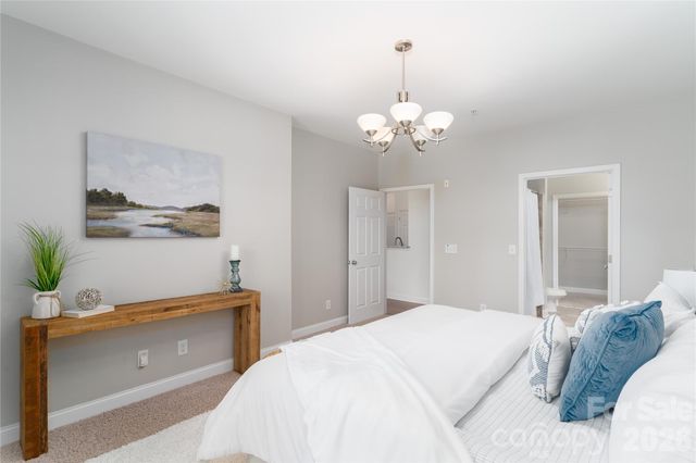 1000 E Woodlawn Road 217, Charlotte, NC 28209