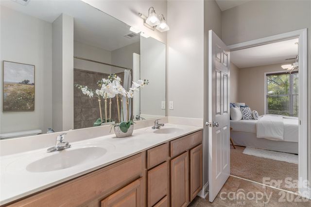 1000 E Woodlawn Road 217, Charlotte, NC 28209