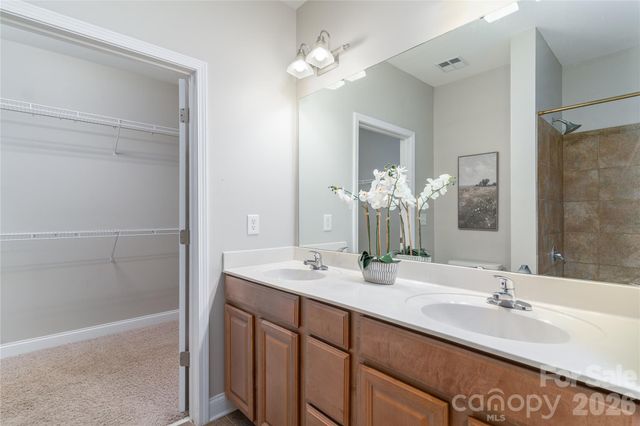 1000 E Woodlawn Road 217, Charlotte, NC 28209