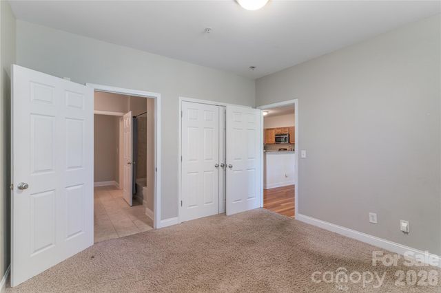 1000 E Woodlawn Road 217, Charlotte, NC 28209