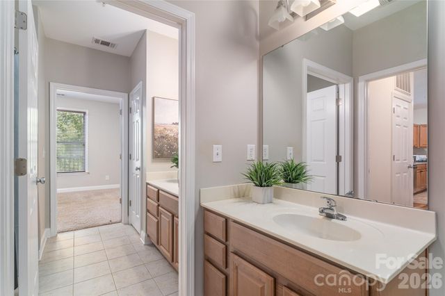 1000 E Woodlawn Road 217, Charlotte, NC 28209