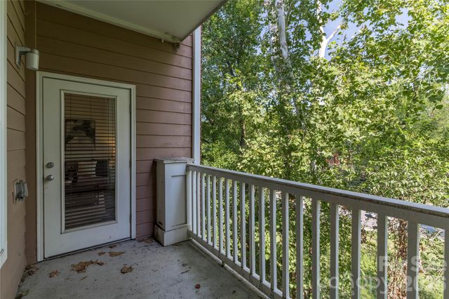 1000 E Woodlawn Road 217, Charlotte, NC 28209