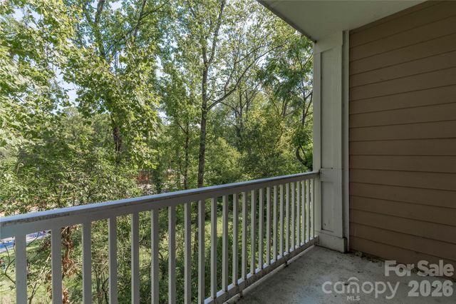 1000 E Woodlawn Road 217, Charlotte, NC 28209