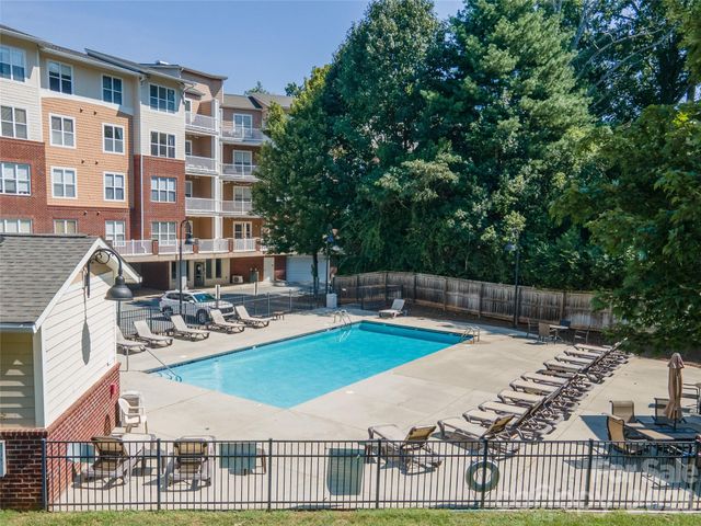 1000 E Woodlawn Road 217, Charlotte, NC 28209
