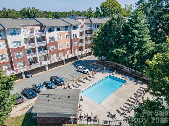 1000 E Woodlawn Road 217, Charlotte, NC 28209