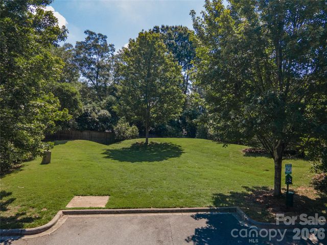 1000 E Woodlawn Road 217, Charlotte, NC 28209