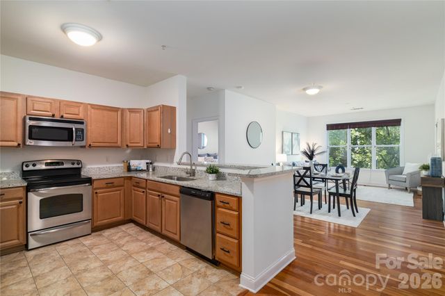 1000 E Woodlawn Road 217, Charlotte, NC 28209