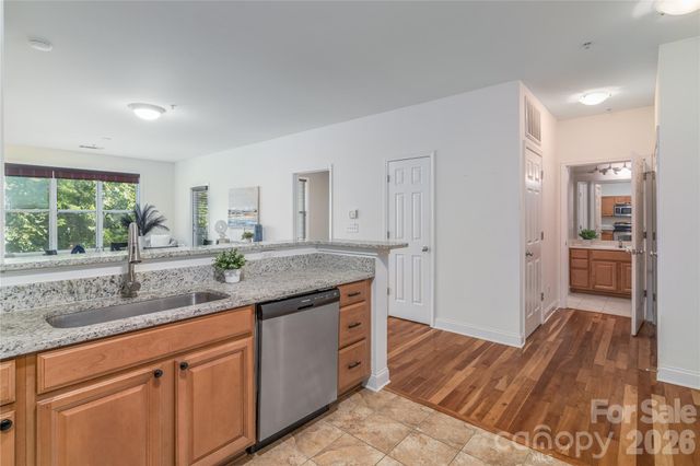 1000 E Woodlawn Road 217, Charlotte, NC 28209