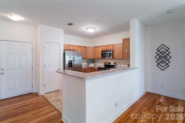 1000 E Woodlawn Road 217, Charlotte, NC 28209