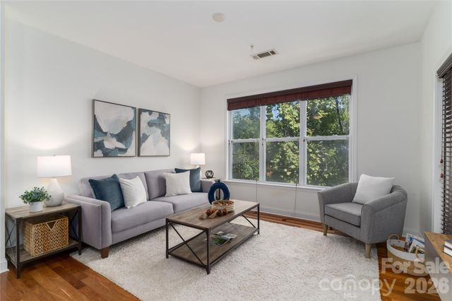 1000 E Woodlawn Road 217, Charlotte, NC 28209