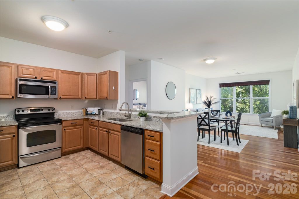 1000 E Woodlawn Road 217, Charlotte, NC 28209