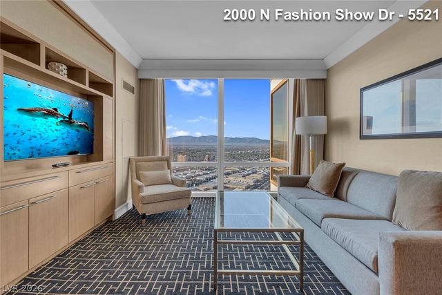 2000 FASHION SHOW Drive 5521, Las Vegas, NV 89109