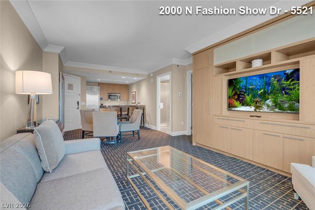 2000 FASHION SHOW Drive 5521, Las Vegas, NV 89109