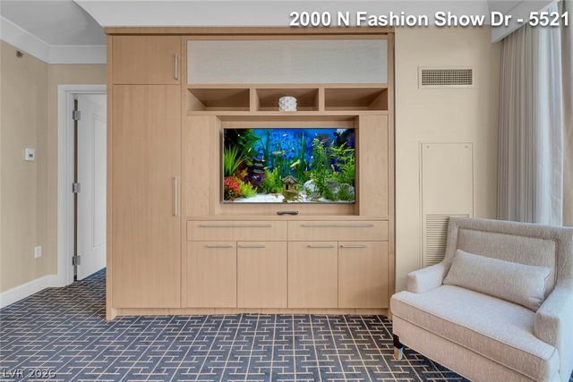 2000 FASHION SHOW Drive 5521, Las Vegas, NV 89109