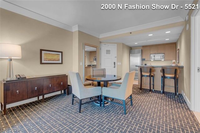 2000 FASHION SHOW Drive 5521, Las Vegas, NV 89109