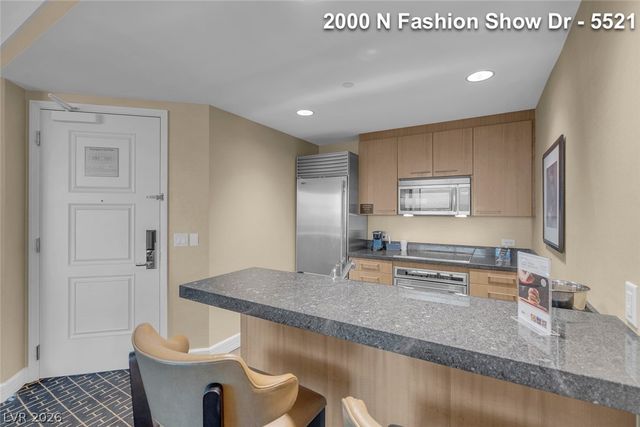 2000 FASHION SHOW Drive 5521, Las Vegas, NV 89109