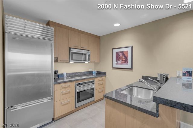2000 FASHION SHOW Drive 5521, Las Vegas, NV 89109
