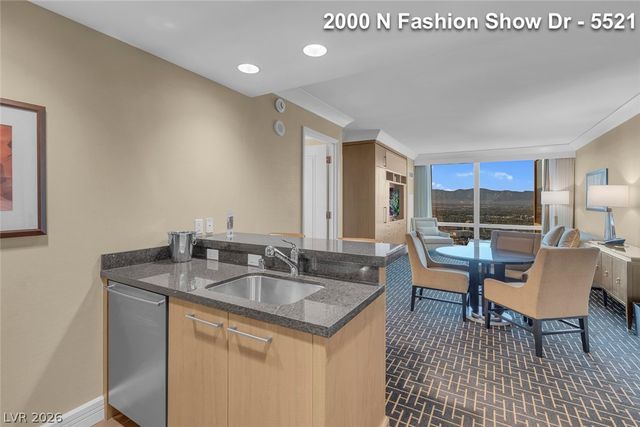 2000 FASHION SHOW Drive 5521, Las Vegas, NV 89109