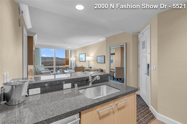 2000 FASHION SHOW Drive 5521, Las Vegas, NV 89109