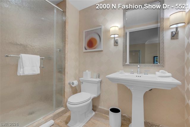 2000 FASHION SHOW Drive 5521, Las Vegas, NV 89109
