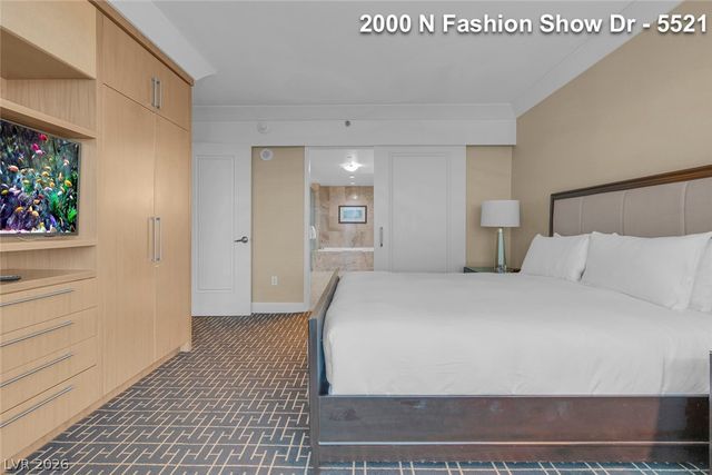 2000 FASHION SHOW Drive 5521, Las Vegas, NV 89109