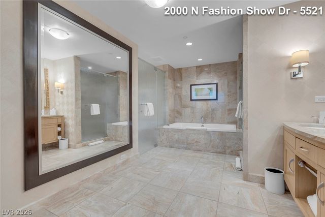2000 FASHION SHOW Drive 5521, Las Vegas, NV 89109
