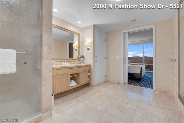 2000 FASHION SHOW Drive 5521, Las Vegas, NV 89109