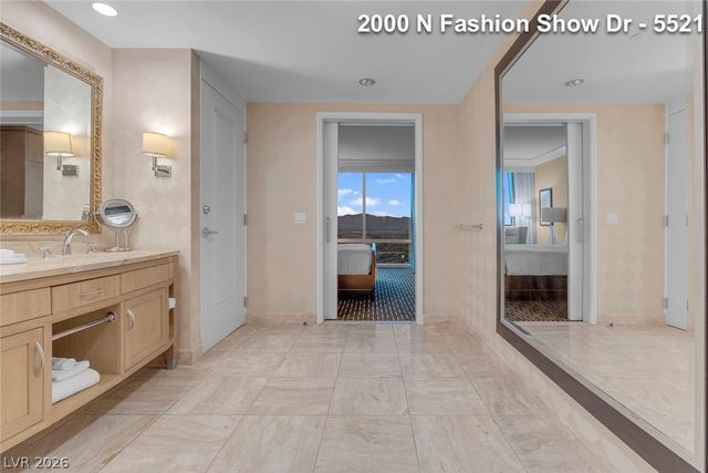 2000 FASHION SHOW Drive 5521, Las Vegas, NV 89109