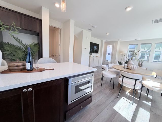 808 Julian Terrace 5, Sunnyvale, CA 94085