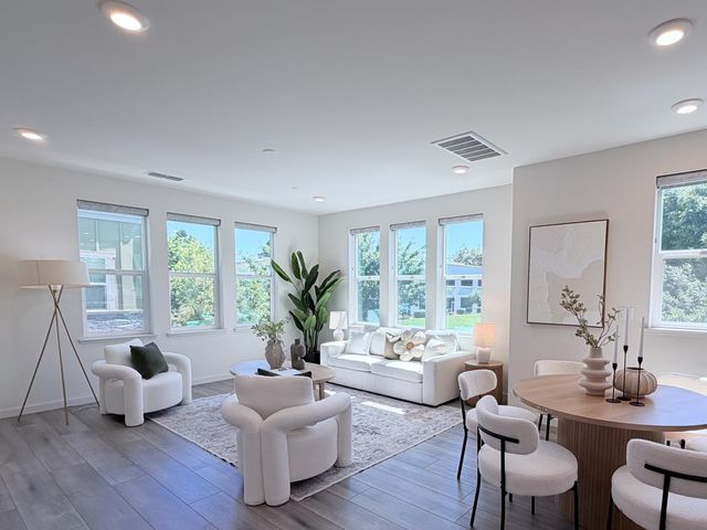 808 Julian Terrace 5, Sunnyvale, CA 94085