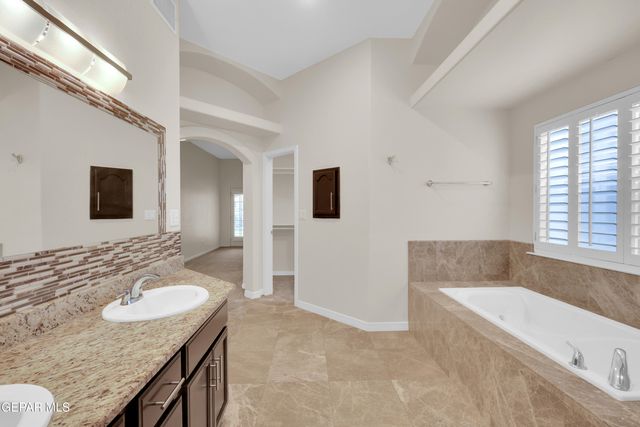 6469 CALLE VISTA Drive, El Paso, TX 79912